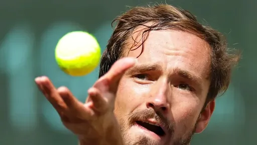 Медведев обыграл Опелку во втором круге турнира категории ATP-500
