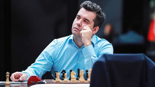 Россиянин Непомнящий вышел в полуфинал итогового турнира Champions Chess Tour