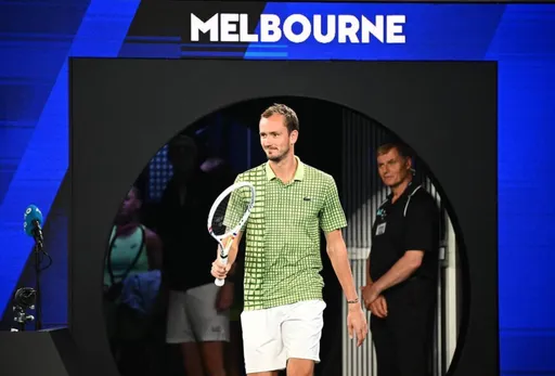 Медведев в трёх сетах обыграл Де Йонга в первом круге Australian Open-2026