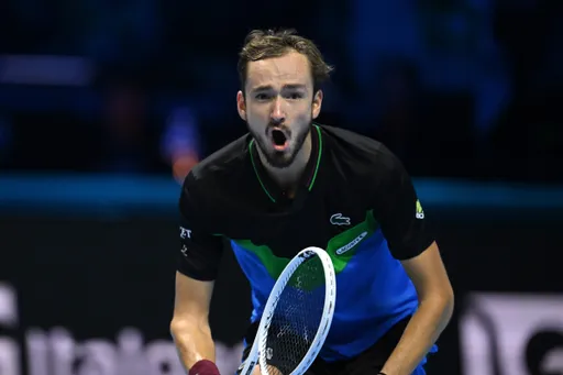 Медведев обыграл Зверева в матче 1/4 финала турнира категории ATP-500