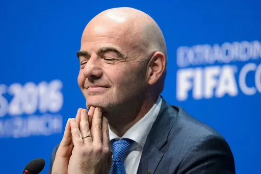 На Таймс-сквер вывесили баннер против переизбрания Инфантино