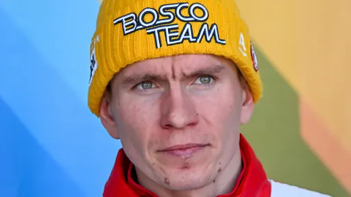 Большунов не выступил на чемпионате России по лыжероллерам
