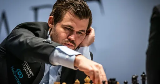 Карлсен ударил по столу после поражения от Гукеша на Norway Chess