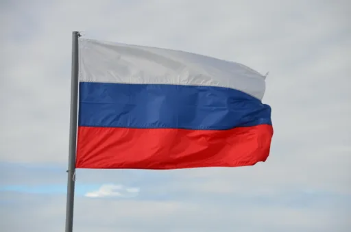 В Тбилиси у гостиницы фехтовальщиков из РФ сожгли российский триколор