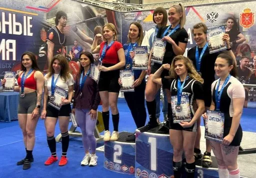 Пауэрлифтеры из Мытищ выиграли четыре медали на первенстве и чемпионате ЦФО