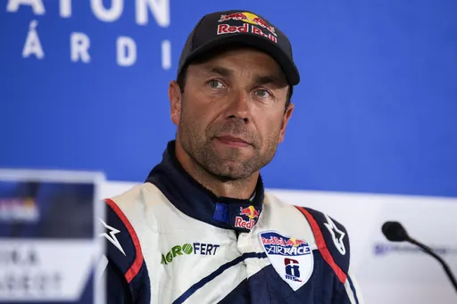 Red Bull снял презентацию ливреи на сезон-2026 «Формулы-1» с помощью самолёта