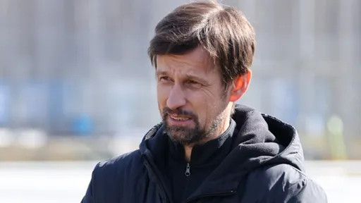 Семак выразил готовность помочь вратарю Сафонову с адаптацией в Париже