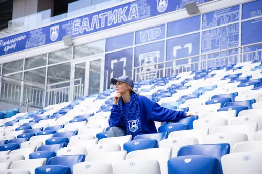 Актриса Татьяна Арнтгольц посетила домашний стадион «Балтики»