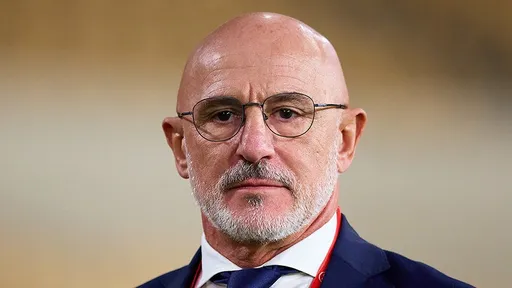 Тренер сборной Испании отреагировал на критику Ханси Флика