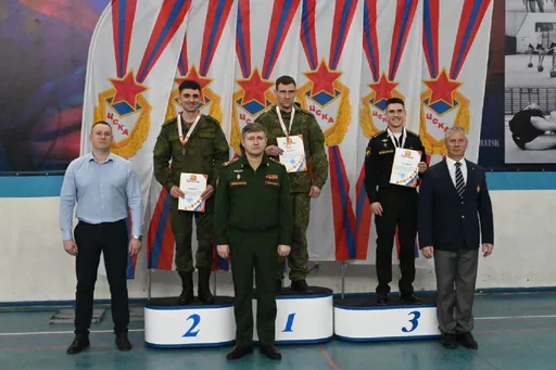 Военные состязались в рывке гири в Можайском Дворце спорта «Багратион»