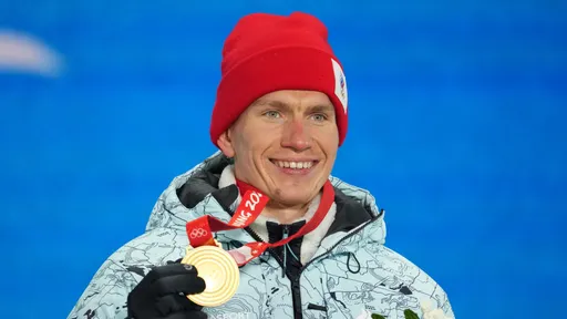 Большунов вернётся в Россию 21 или 22 февраля