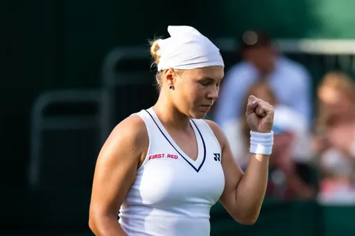 Шнайдер в паре с Мертенс вышла в 1/4 финала турнира в Торонто