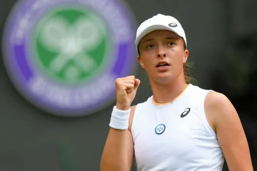 Свёнтек всухую разгромила Анисимову и впервые выиграла Уимблдон
