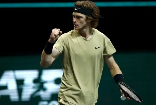 Рублёв прошел во второй круг турнира ATP-500 в Роттердаме, обыграв Бергса
