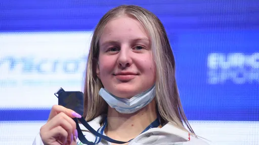 Чикунова и Клепикова пробились в финалы соревнований на ЧМ-2024 по плаванию