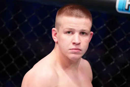 Россиянин Вологдин проиграл сербу Николичу на турнире UFC в Белграде