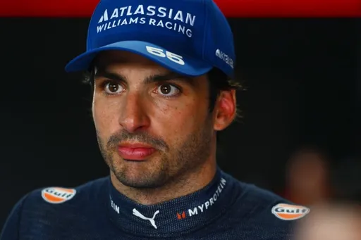 Пилот Williams Сайнс превысил скорость на пит-лейн