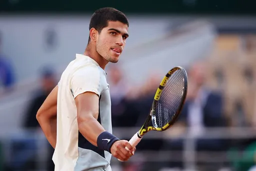 Алькарас пробился в полуфинал US Open, победив Легечку