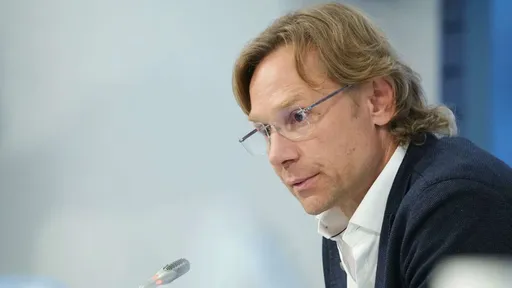 Карпин призвал не осуждать футболистов за высокие зарплаты