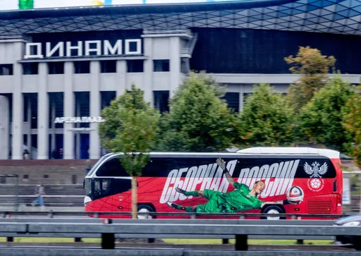Сборная России по футболу получила новый командный автобус