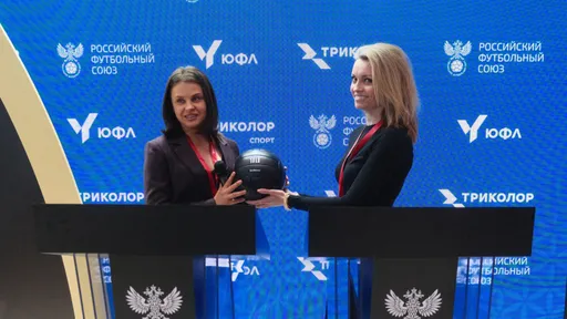 РФС в первый день ПМЭФ продлил сотрудничество с «Мегафоном» и «Триколором»