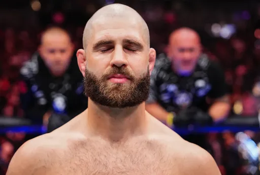 Бывший чемпион UFC Прохазка съел тарантула