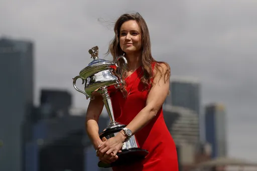 Рыбакина провела фотосессию с титулом Australian Open-2026
