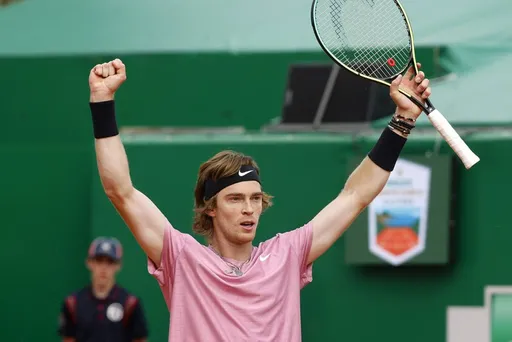 Рублёв вышел в полуфинал турнира ATP-250 в Умаге