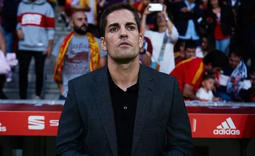 Экс-тренер «Барселоны» и сборной Испании будет спасать «Сочи». Как скатился Роберт Морено