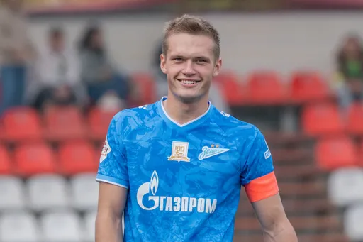 «Рубин» намерен выкупить защитника «Зенита» Лобова