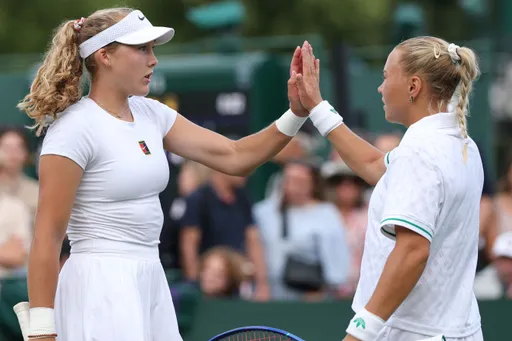 Андреева и Шнайдер с поражения стартовали на Итоговом турнире WTA в Эр-Рияде
