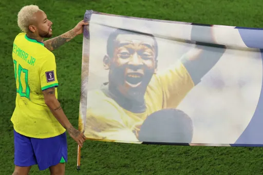 UOL: компания отца Неймара приобрела права на бренд Pele
