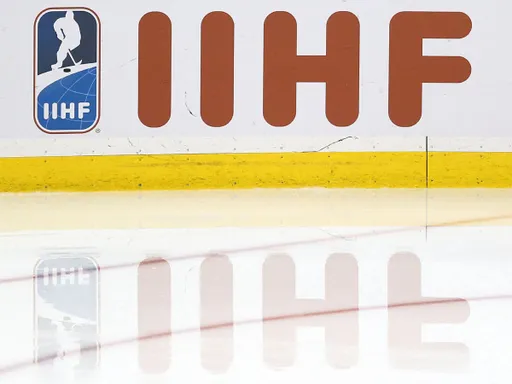 IIHF не планирует включать сборную России в международный календарь