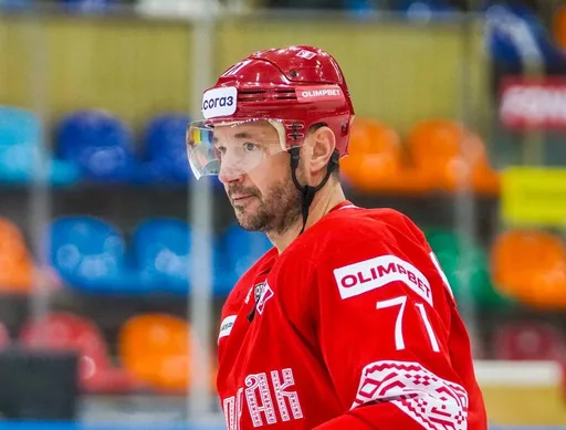 Савиков: в детстве смотрел на Ковальчука по ТВ, а теперь играю с ним в одной пятёрке. Это дорогого стоит
