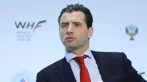 Фанатка «Сибири» подколола Ротенберга, поздравив с 214-м матчем в КХЛ