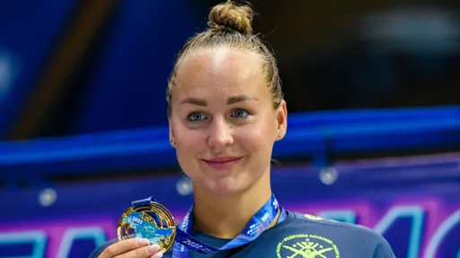 Российская пловчиха Егорова получила нейтральный статус от World Aquatics