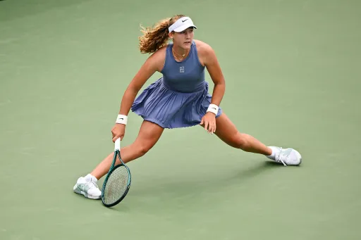 Андреева била себя ракеткой по ноге во время матча с Таунсенд на US Open-2025