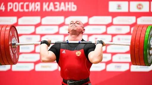 Артем Окулов выиграл «золото» чемпионата России по тяжёлой атлетике