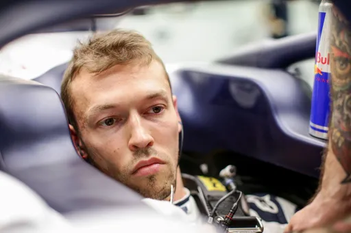 Даниил Квят присутствует в боксах Williams на Гран-при Эмилии-Романьи