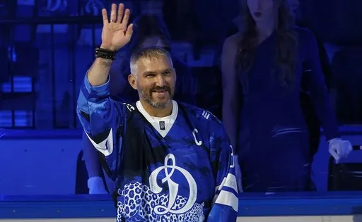 Александр Овечкин появился на льду «ВТБ-Арены» в джерси ХК «Динамо» с леопардом