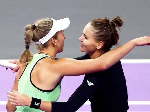Кудерметова и Мертенс добыли первую победу на Итоговом чемпионате WTA-2025