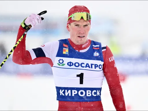 Большунов выиграл «золото» индивидуальной гонки в финале Кубка России в Апатитах