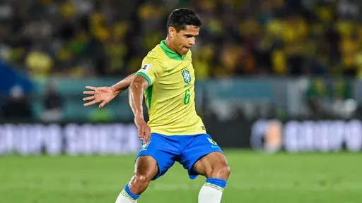 Дуглас Сантос дебютировал за сборную Бразилии в отборе ЧМ-2026