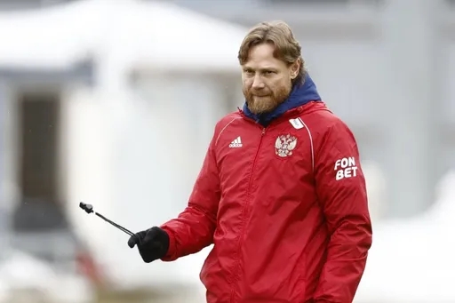 Созин не понимает высокомерия Карпина в отношении сборной России