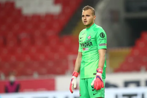 Вратарь «Спартака» Максименко отдал передачу, которая привела к курьёзному голу «Оренбурга»