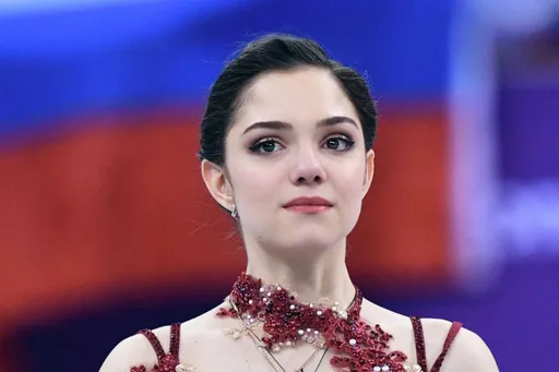 Спортивный врач назвал причины повреждений Медведевой
