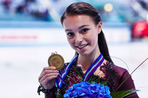 Фигуристка Анна Щербакова опубликовала видео встречи с китайскими фанатами