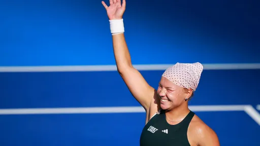 Шнайдер выиграла шестой титул WTA, обыграв Александрову в финале турнира в Монтеррее