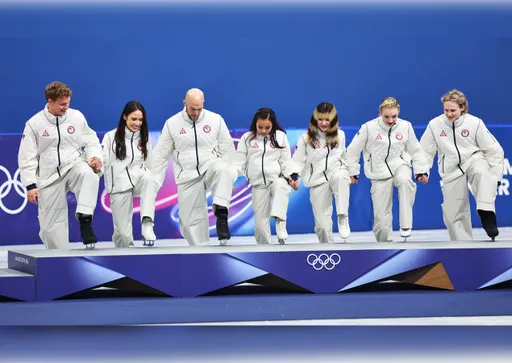 На ОИ-2026 заменят покрытие пьедестала из-за проблем с коньками у фигуристов