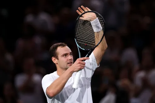 Роман Сафиуллин займёт место Синнера на турнире ATP-500 в Дохе